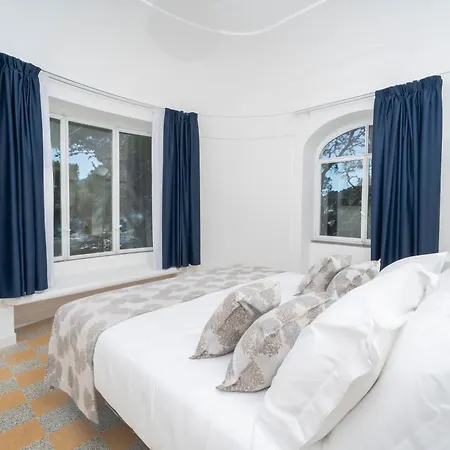 Alojamento de Acomodação e Pequeno-almoço L'ara Capri